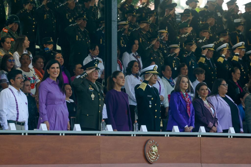 Una Presidenta cubierta de pilares verde olivo